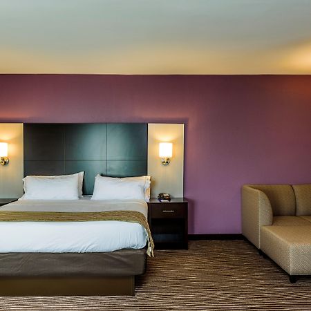 Holiday Inn Express & Suites Cheektowaga North East By Ihg Экстерьер фото