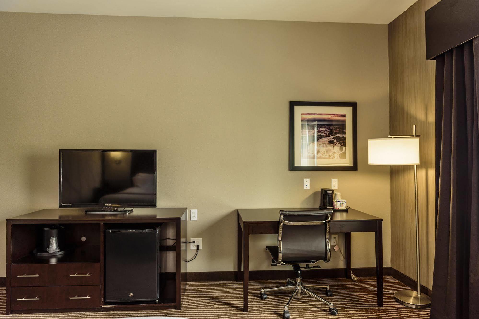 Holiday Inn Express & Suites Cheektowaga North East By Ihg Экстерьер фото